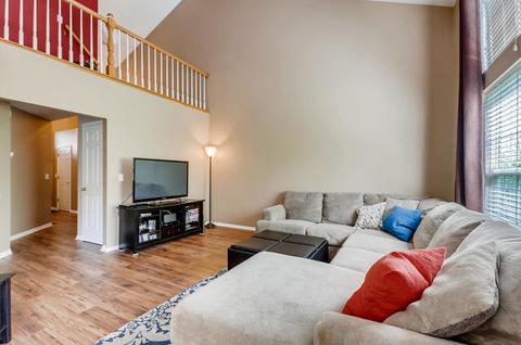 1137 E Danbury Dr, Cary, IL 60013 photo 3
