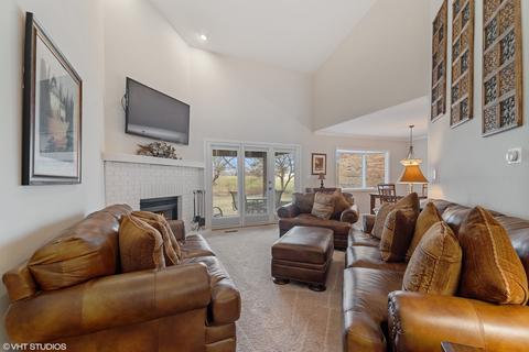 1700 Pebble Beach Dr, Hoffman Estates, IL 60169 photo 4