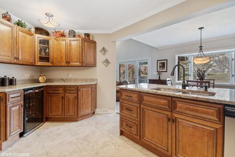 1700 Pebble Beach Dr, Hoffman Estates, IL 60169 photo 6
