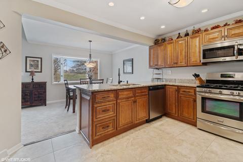 1700 Pebble Beach Dr, Hoffman Estates, IL 60169 photo 7