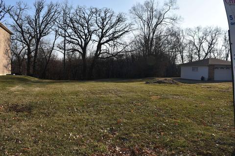 511 N Chestnut St, Addison, IL 60101