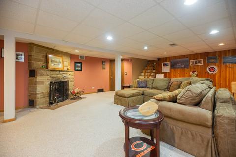 390 N Wolf Rd, Des Plaines, IL 60016 photo 11