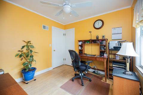 390 N Wolf Rd, Des Plaines, IL 60016 photo 5