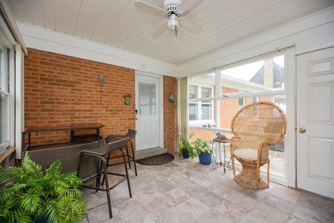 390 N Wolf Rd, Des Plaines, IL 60016 photo 6