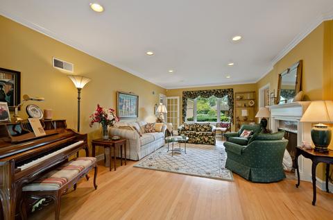9301 Ridgeway Ave, Evanston, IL 60203 photo 2