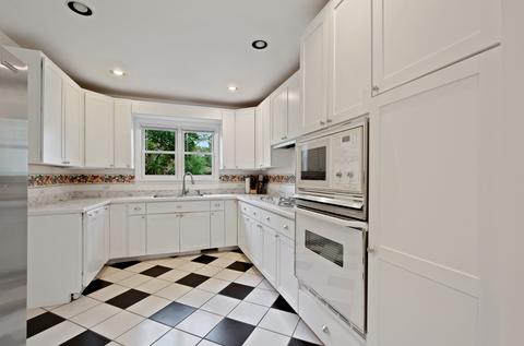 9301 Ridgeway Ave, Evanston, IL 60203 photo 3