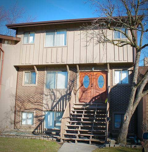 758 Circle Dr, Roselle, IL 60172 photo 1