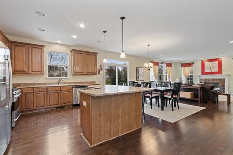 308 Comstock Dr, Elgin, IL 60124 photo 5
