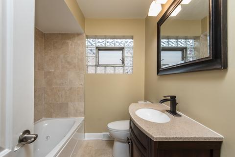 142 E 124th St, Chicago, IL 60628 photo 10