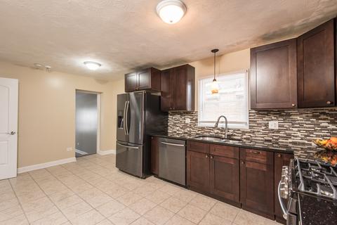 142 E 124th St, Chicago, IL 60628 photo 2