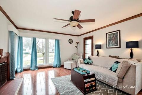 814 Morgan St, Elgin, IL 60123 photo 2