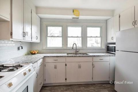 814 Morgan St, Elgin, IL 60123 photo 4