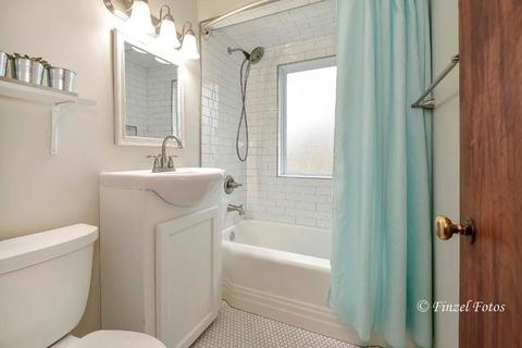 814 Morgan St, Elgin, IL 60123 photo 6