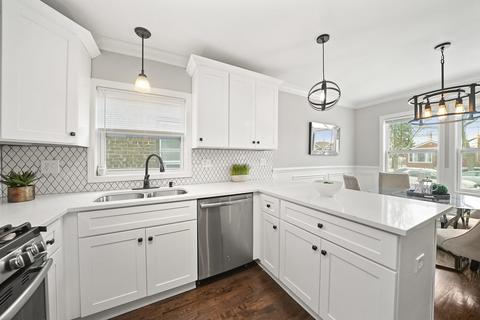 560 E 105th Pl, Chicago, IL 60628 photo 9