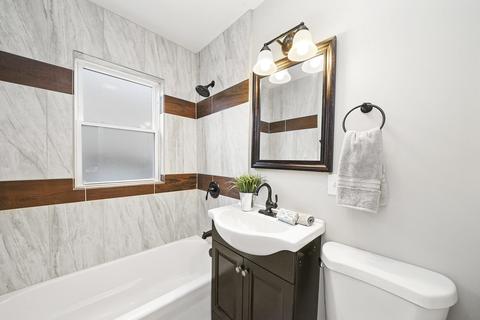 560 E 105th Pl, Chicago, IL 60628 photo 14