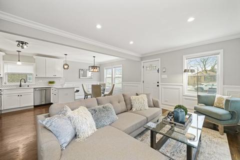 560 E 105th Pl, Chicago, IL 60628 photo 4