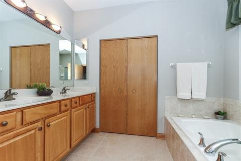 398 Fairway Dr, Bartlett, IL 60103 photo 20