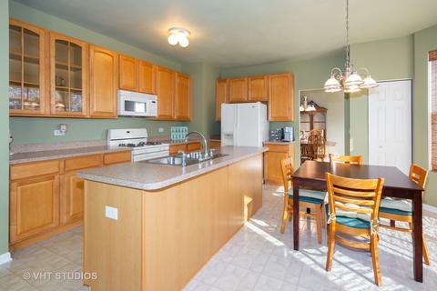 1504 Broadlawn Dr, Plainfield, IL 60586 photo 3