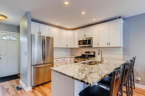 486 Nicole Dr #B, Bartlett, IL 60103 photo 2