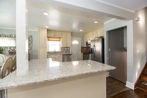 1153 Willson Dr, Des Plaines, IL 60016 photo 4