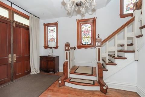 464 Laurel St, Elgin, IL 60120 photo 2