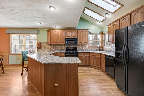 17919 Springbrook Cir, Union, IL 60180 photo 2