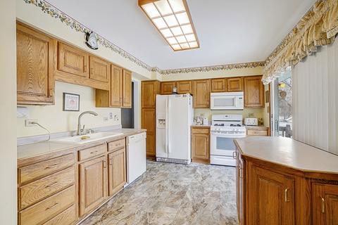 12839 E Playfield Dr, Crestwood, IL 60418 photo 5