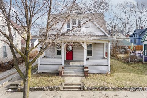 910 S Madison St, Bloomington, IL 61701 photo 2