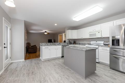1765 Delta Dr, Aurora, IL 60503 photo 4