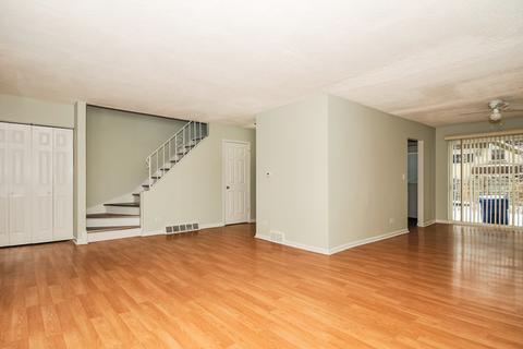 8832 Dee Rd, Des Plaines, IL 60016 photo 3