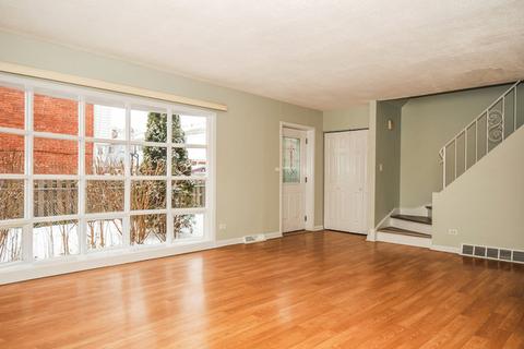 8832 Dee Rd, Des Plaines, IL 60016 photo 2