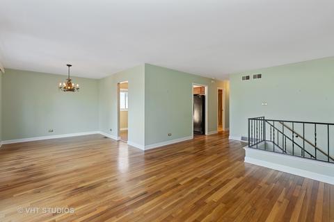 1365 Dennison Rd, Hoffman Estates, IL 60169 photo 3