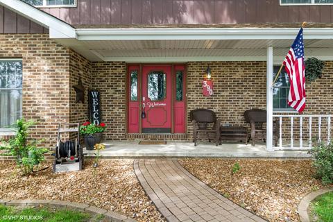 390 S Comet Dr, Braidwood, IL 60408 photo 2