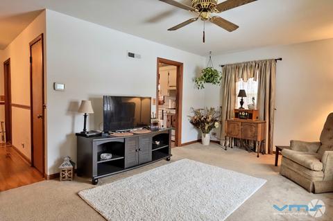 833 Kate St, Elgin, IL 60123 photo 4