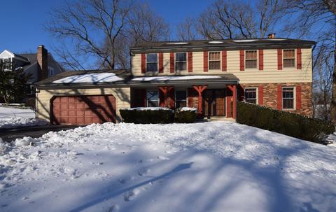 650 Oakview Dr, Algonquin, IL 60102 photo 1