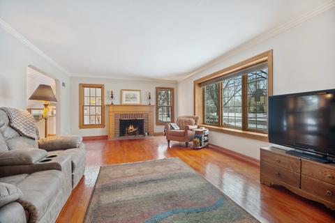 417 S Pine St, Mount Prospect, IL 60056 photo 3