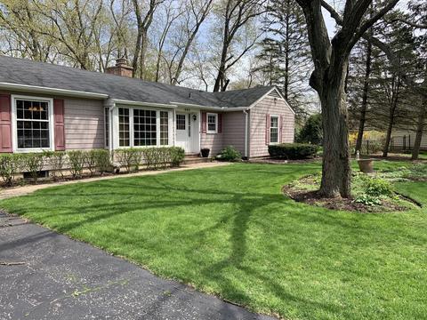 405 Maple Ln, Batavia, IL 60510 photo 1