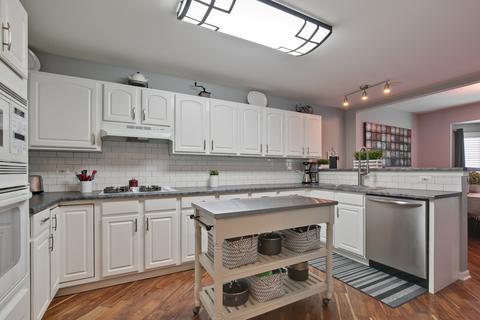 2176 Yale Cir, Hoffman Estates, IL 60192 photo 8