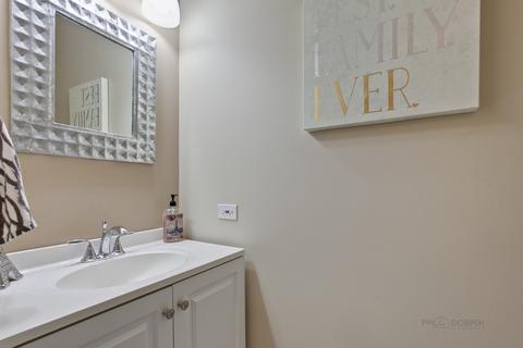 2176 Yale Cir, Hoffman Estates, IL 60192 photo 13
