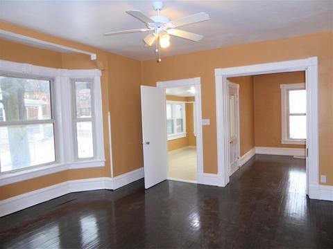 323 High St, Aurora, IL 60505 photo 4
