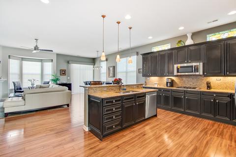 3872 Kingsmill Dr, Elgin, IL 60124 photo 7