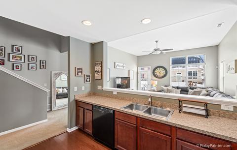 400 Blackstone Ave, Elgin, IL 60124 photo 9