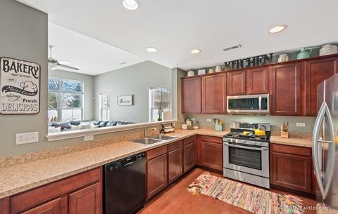 400 Blackstone Ave, Elgin, IL 60124 photo 7