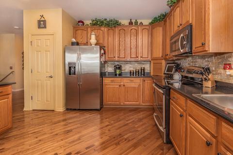 5933 Eton Dr, Hoffman Estates, IL 60192 photo 14