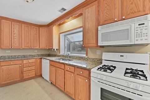 614 Saddle Rd, Wheaton, IL 60187 photo 4