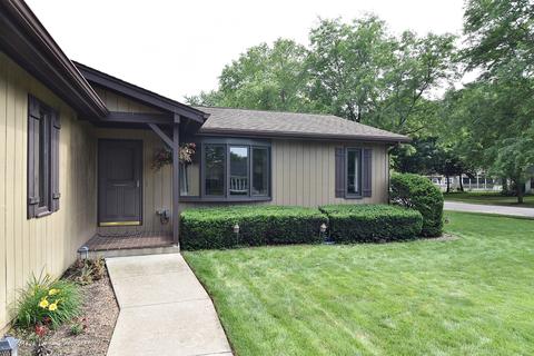 1895 Natchez Trce, Elgin, IL 60123 photo 2