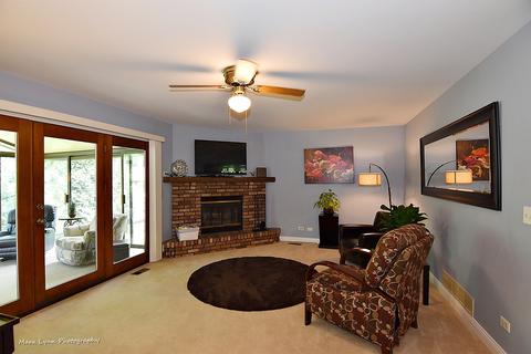 1895 Natchez Trce, Elgin, IL 60123 photo 5