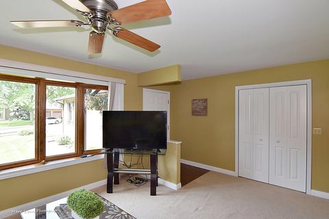 1895 Natchez Trce, Elgin, IL 60123 photo 4