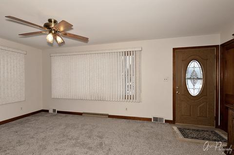 3911 Clearbrook Ave, Mchenry, IL 60050 photo 2