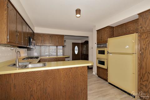3911 Clearbrook Ave, Mchenry, IL 60050 photo 13